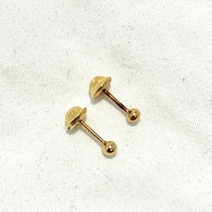 Yellow gold Studs